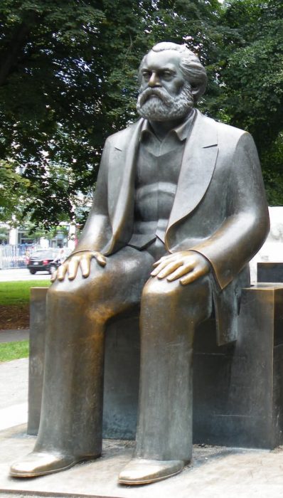 Marx in een park in Berlijn Foto Koos Dijksterhuis