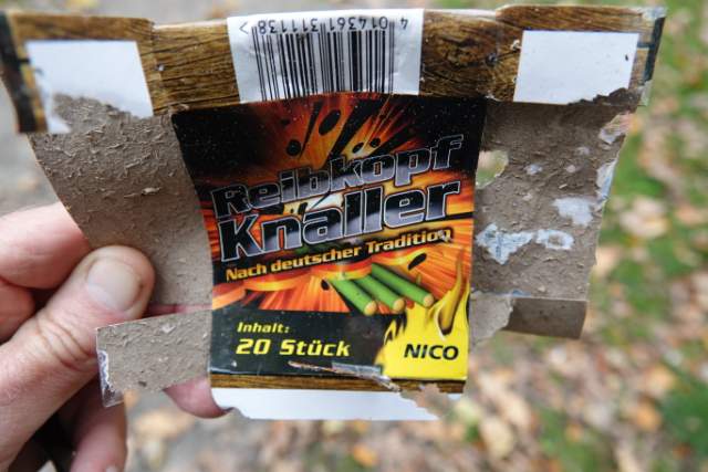 Vuurwerkafval. Foto Koos Dijksterhuis